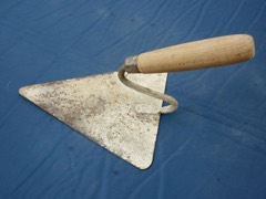 Paleta de albañil de hoja triangular
